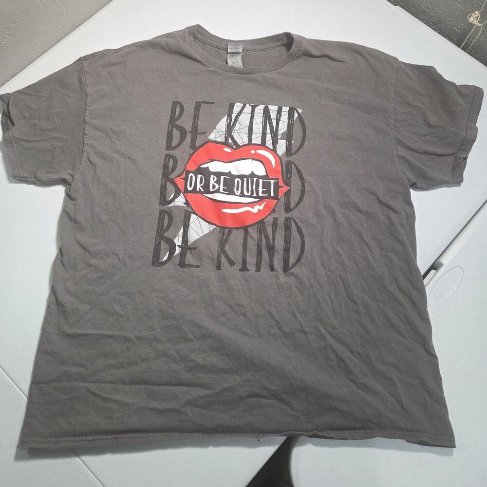 Be Kind Or Be Quiet T-Shirt XL Gray Gildan Heavy Cotton Lips Graphic Novelty
